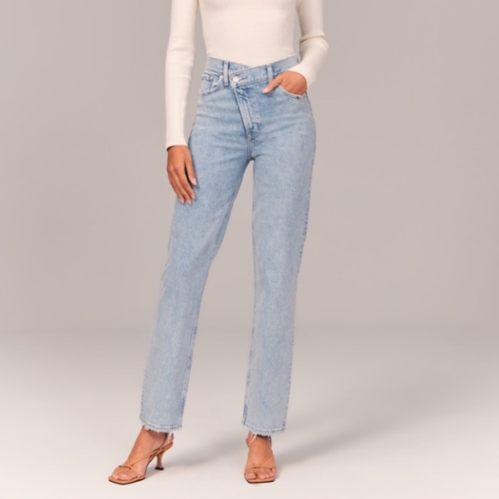 Abercrombie 90s Ultra High Rise Straight Jeans Criss Cross